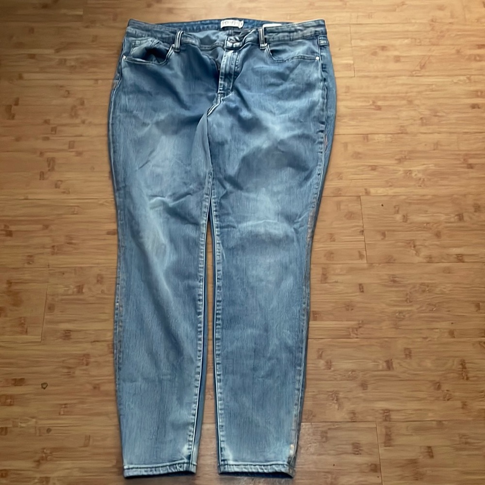 Jessica Simpson curvy high rise skinny Jean with rose gold design